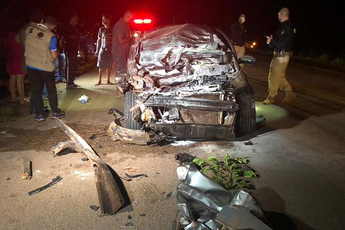Acidente violento na BR-364 entre carro de família e caçamba - News Rondônia