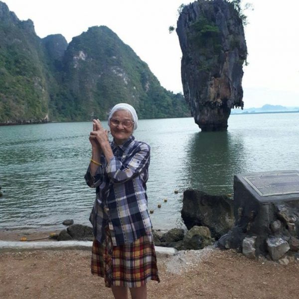 ELA TEM 90 ANOS, VIAJA O MUNDO SOZINHA E BATE 117K NO INSTAGRAM - News Rondônia