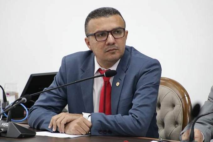 Lei do deputado Alex Silva é sancionada e garante ao idoso ter acompanhante em bancos e comércios de Rondônia - News Rondônia