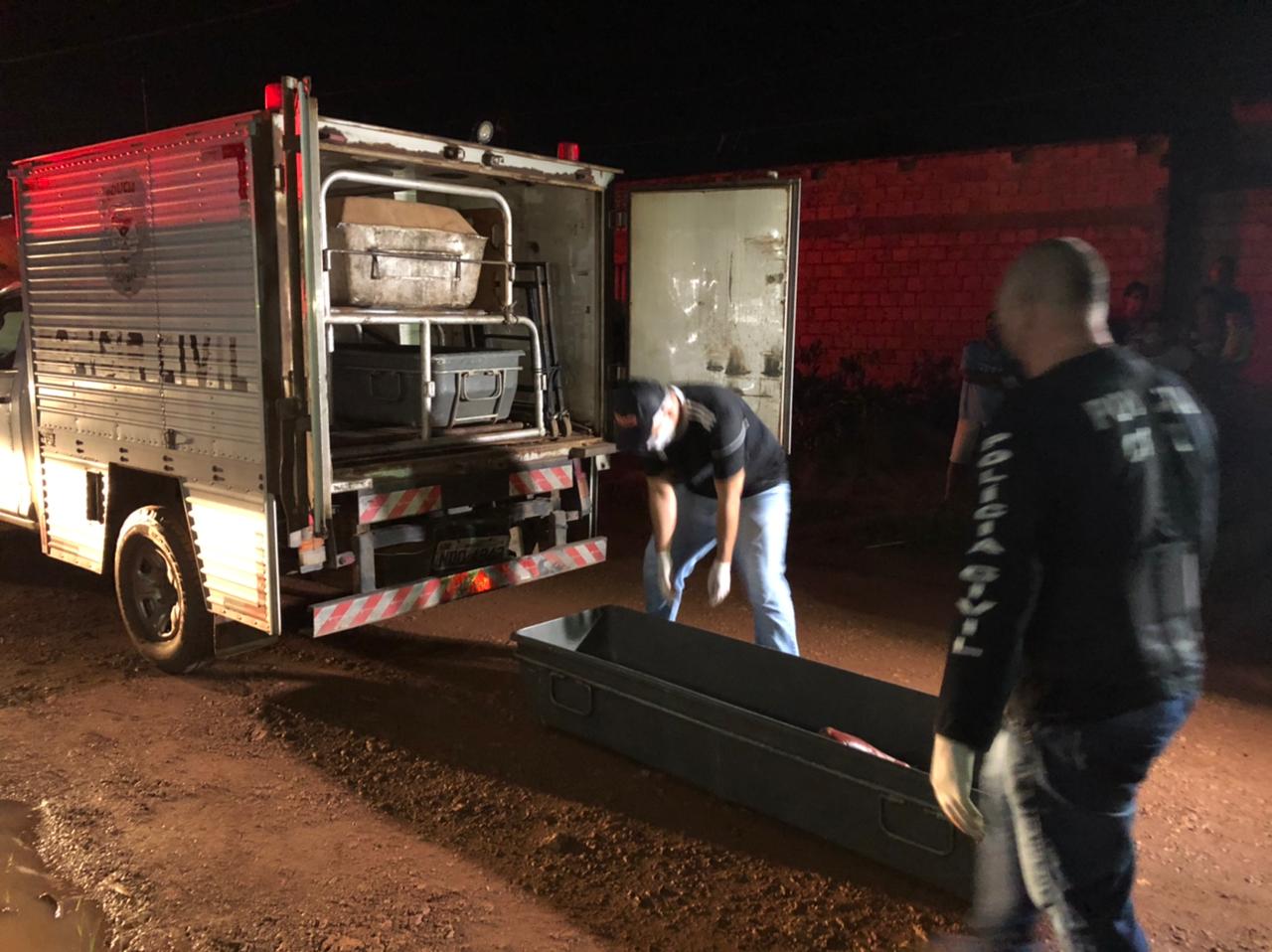 Polícia recebe denúncia e localiza corpo de mulher em quintal baldio em Jaci-Paraná - News Rondônia