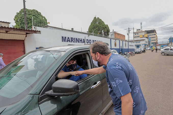 Prefeitura utiliza drive-thru para imunização de profissionais da educação - News Rondônia