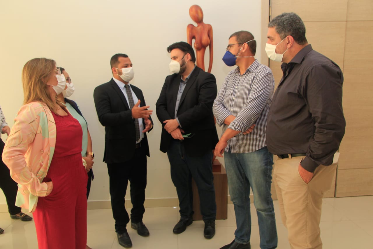 Edevaldo Neves entrega moção de aplausos em homenagem aos profissionais de Enfermagem - News Rondônia