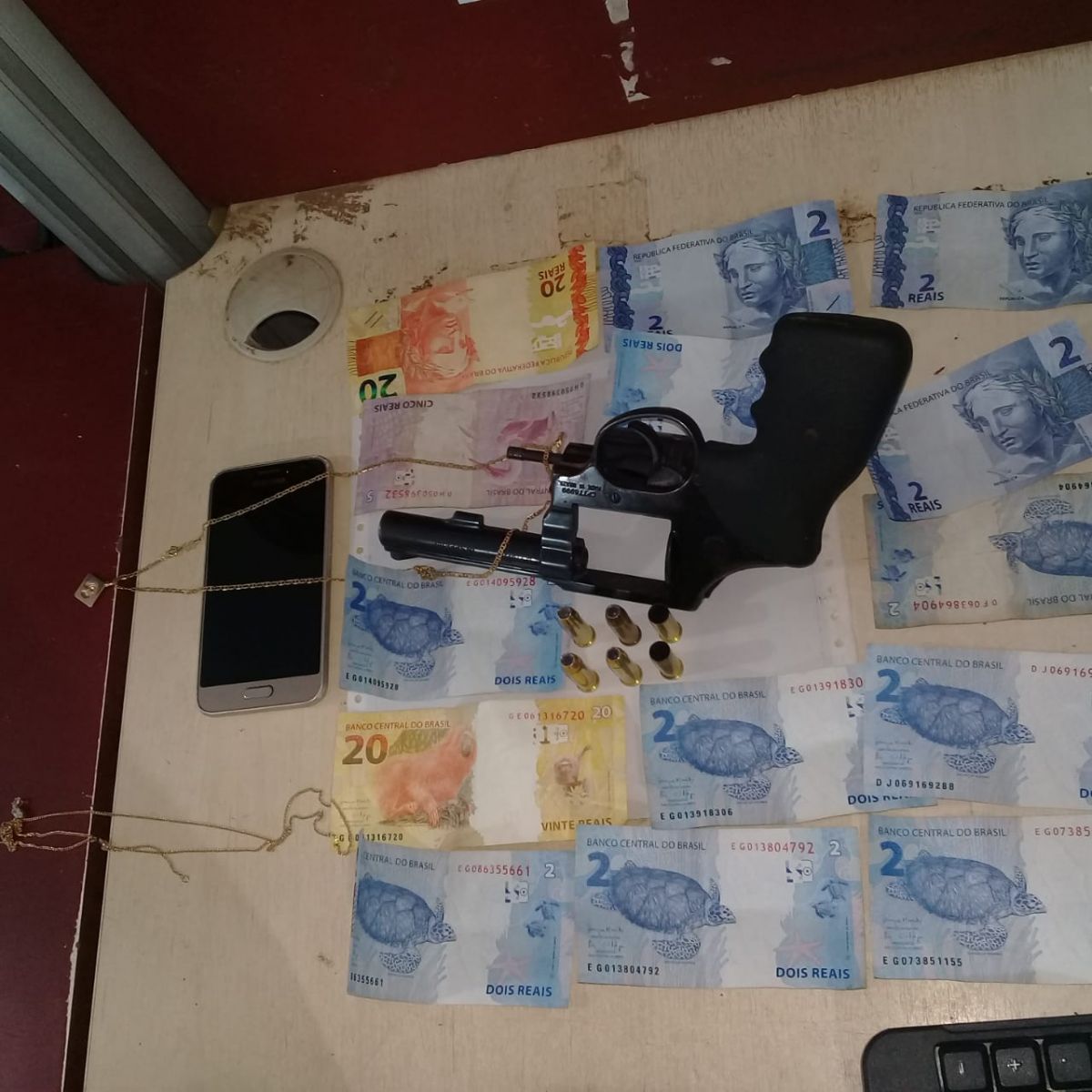 NA BALA  APENADO TROCA TIROS COM A POLÍCIA E LEVA A PIOR - VEJA FOTOS - News Rondônia