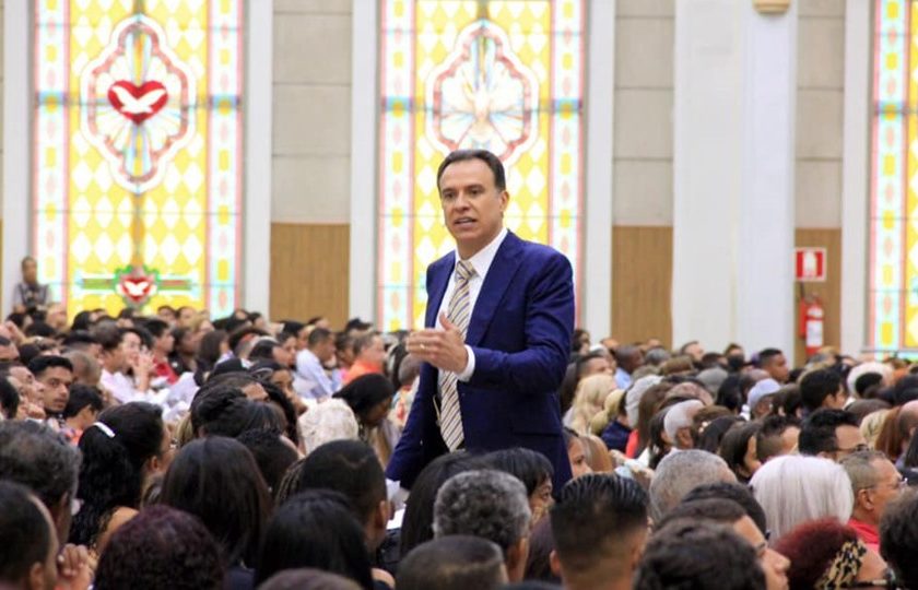 CULTO NA UNIVERSAL TEM XINGAMENTO A SANTA CATÓLICA: 'DESGRAÇADA' - News Rondônia
