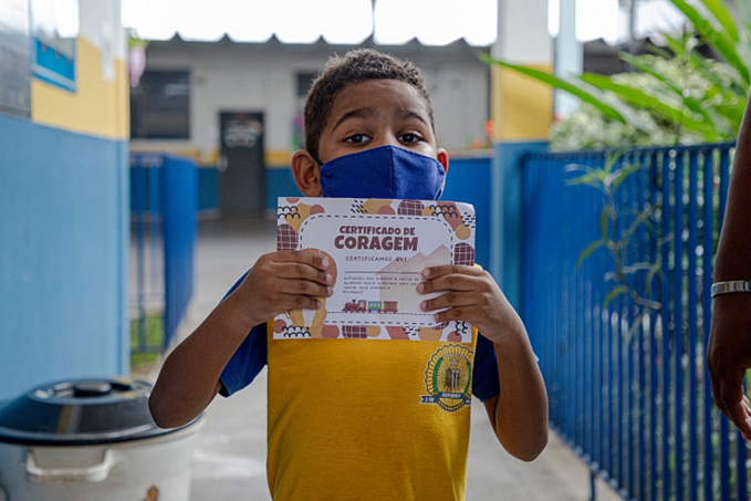 IMUNIZAÇÃO - Crianças e adultos são vacinados contra a covid-19 nas escolas municipais em Porto Velho - News Rondônia