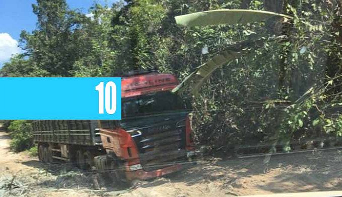 CARRETA ROUBADA EM VILHENA, APÓS SEQÜESTRO DE MOTORISTA, É ENCONTRADA ATOLADA EM VILAREJO DO MATO GROSSO - News Rondônia