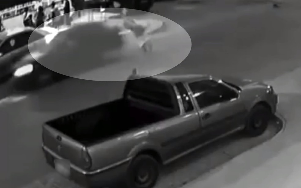 VÍDEO: Mãe é atropelada e tem bebê que levava no colo arremessada em rua - News Rondônia