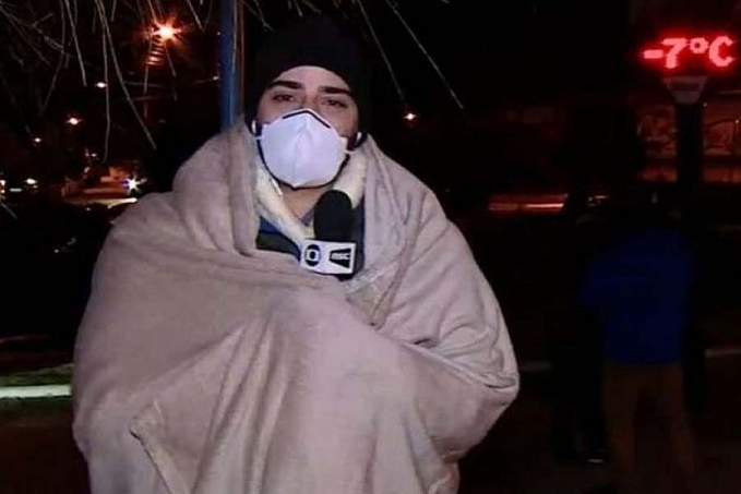 Família doa cobertor para jornalista se aquecer durante link em SC: -7º - News Rondônia