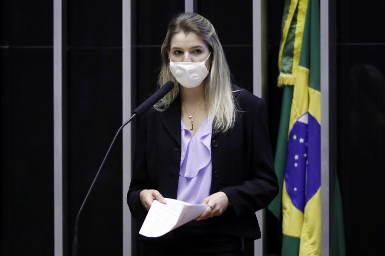 Câmara aprova texto-base da MP que suspende mínimo de dias letivos - News Rondônia