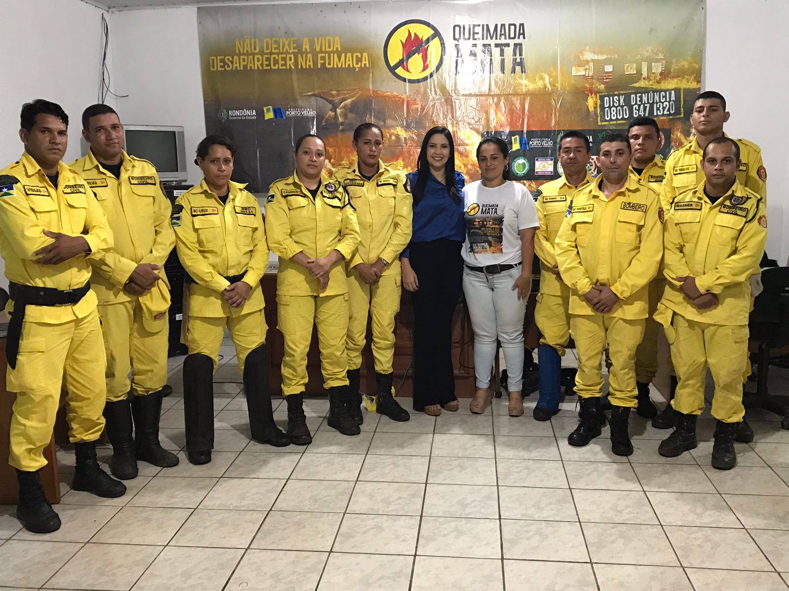 CRISTIANE LOPES HOMENAGEIA BOMBEIROS CIVIS DA CAPITAL COM MOÇÃO DE APLAUSOS - News Rondônia