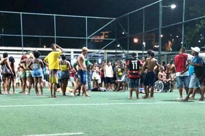 Duas pessoas morrem e três ficam feridas após criminosos abrirem fogo em campo de futebol - News Rondônia