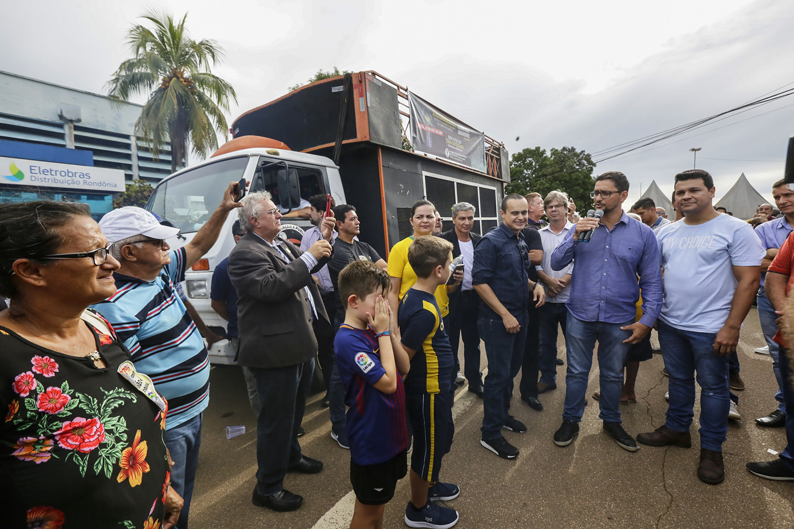 DEPUTADOS REPRESENTAM ASSEMBLEIA EM MANIFESTAÇÃO CONTRA AUMENTO ABUSIVO NA TARIFA DE ENERGIA - News Rondônia