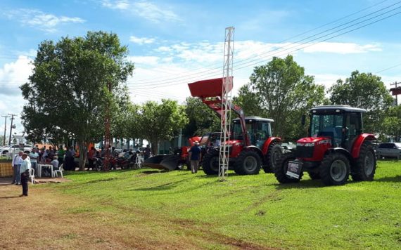 RODADA DE NEGÓCIOS EM COLORADO VENDE MÁQUINAS E ANIMAIS DE GENÉTICA SUPERIOR - News Rondônia