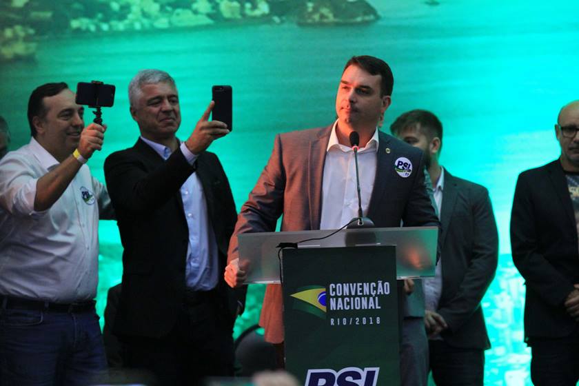 FILHO DE BOLSONARO PEDE QUE TSE INVESTIGUE CONLUIO EM ELEIÇÕES - News Rondônia