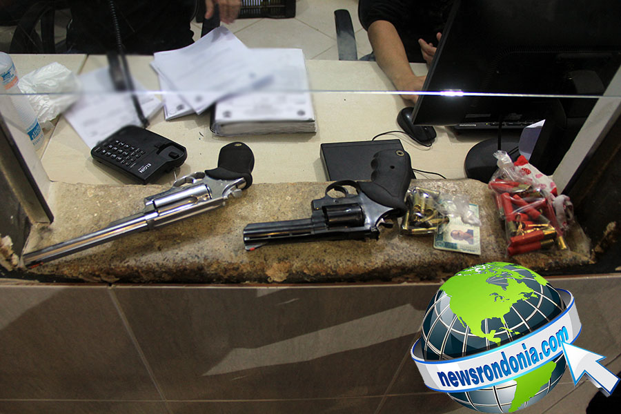 AGENTE DE TRÂNSITO E COMPARSA SÃO PRESOS COM ARMAS E NA CENTRAL AGRIDE E AMEAÇA JORNALISTAS - VEJA VÍDEO - News Rondônia