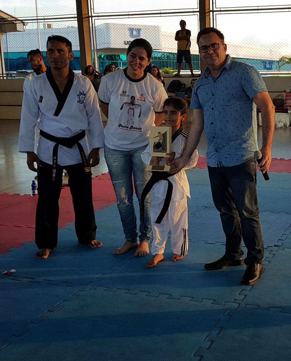MENINA DE SEIS ANOS BATE RECORDE NO TAEKWONDO - News Rondônia