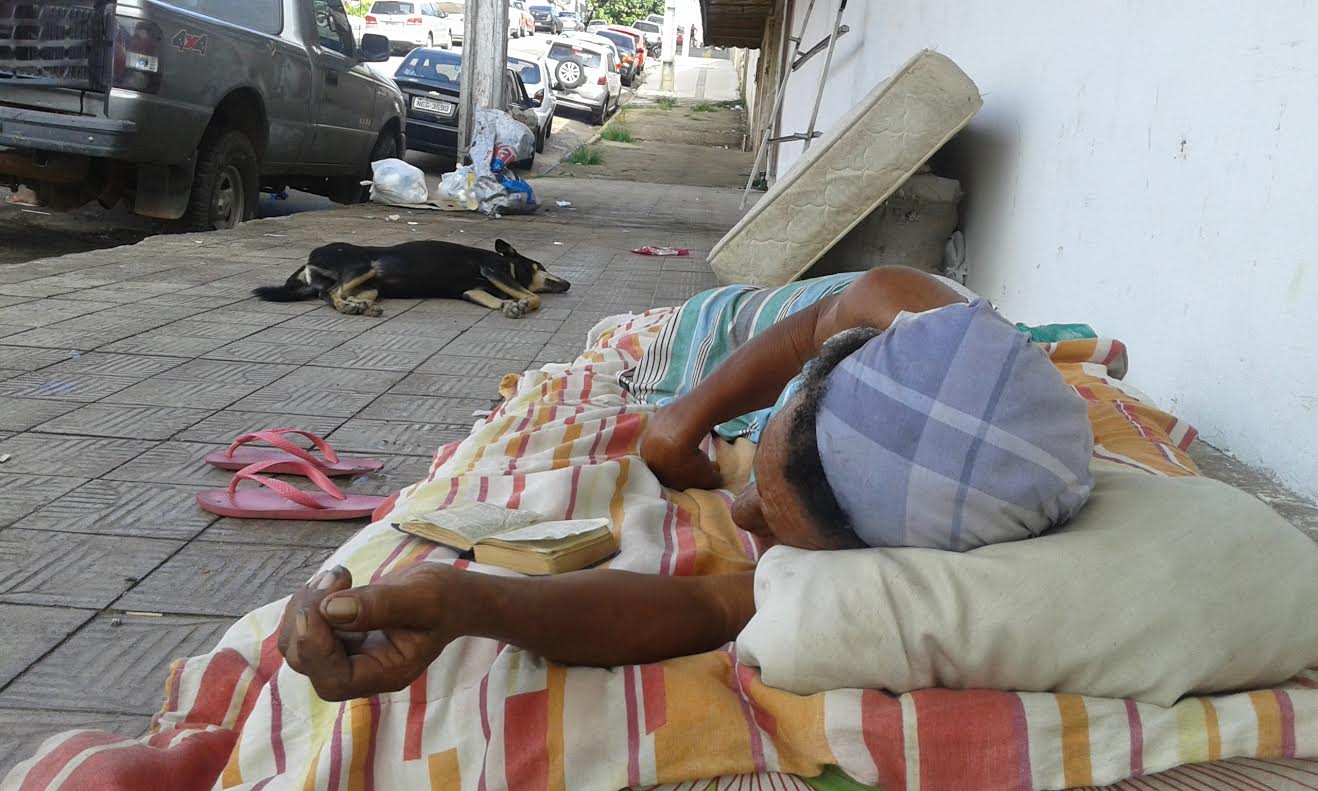 PORTO VELHO JÁ LIDA COM UM NÚMERO MUITO GRANDE DE PESSOAS VIVENDO E MORANDO NAS RUAS - News Rondônia