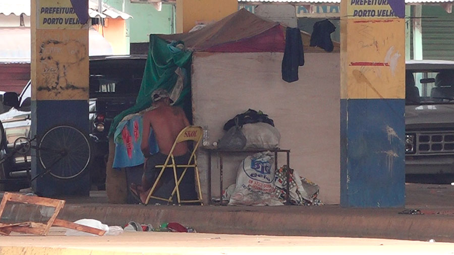 LOCAIS PÚBLICOS SÃO INVADIDOS POR USUÁRIOS DE DROGAS; MORADORES RECLAMAM, MAS MUNICÍPIO NÃO TOMA PROVIDÊNCIAS - News Rondônia