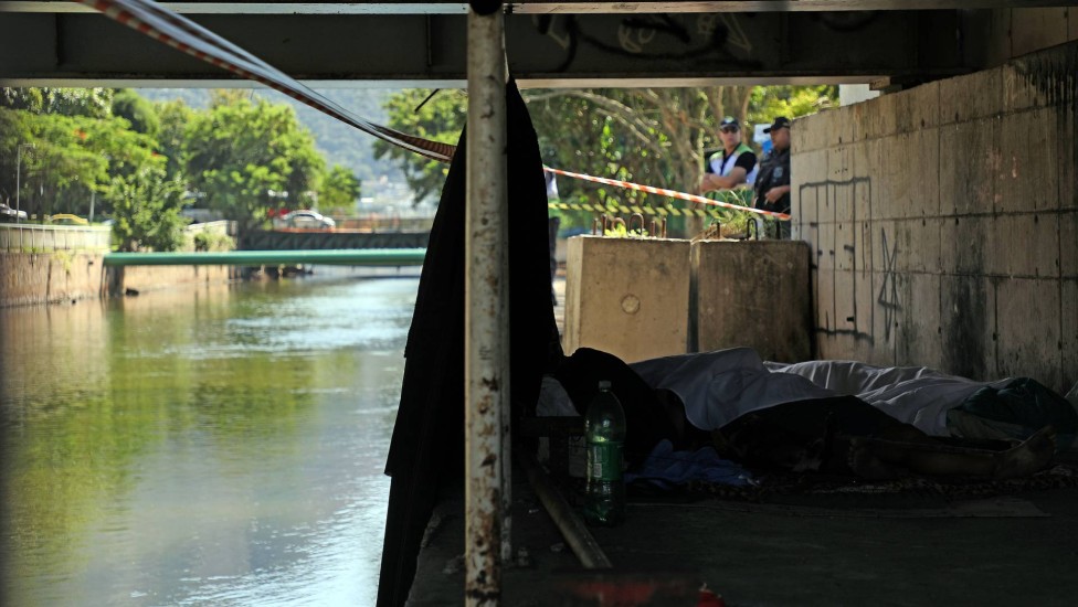 EXECUÇÃO: DOIS MORADORES DE RUA SÃO ASSASSINADOS A TIROS EM VIADUTO - News Rondônia
