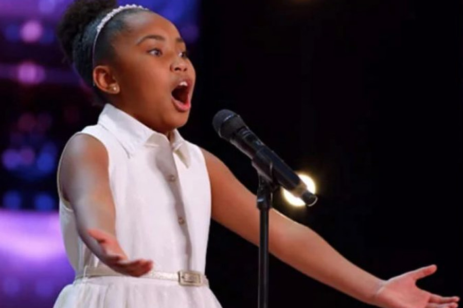 Soprano de 9 anos faz jurados quebrarem regra de reality - News Rondônia