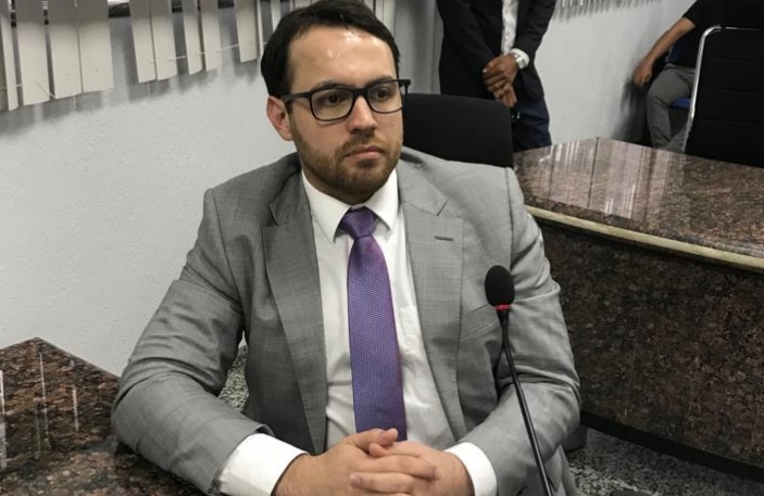 LEI PROPOSTA POR MÁRCIO OLIVEIRA OBRIGA AFIXAÇÃO VISÍVEL DOS NOMES DE TODOS OS SERVIDORES E DA ESCALA DE PLANTÃO NOS POSTOS DE SAÚDE - News Rondônia