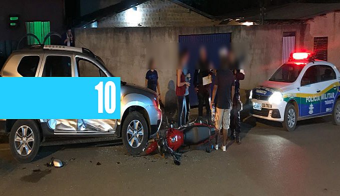 ATUALIZADA - AO SAIR DE RÉ, MOTORISTA DE HILUX COLIDE EM AUTOMÓVEL QUE BATE DE FRENTE COM MOTO - News Rondônia