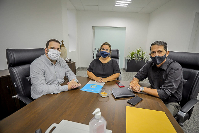 Ação parlamentar: Presidente Alex Redano acolhe pedidos de vereadora de Cacaulândia - News Rondônia