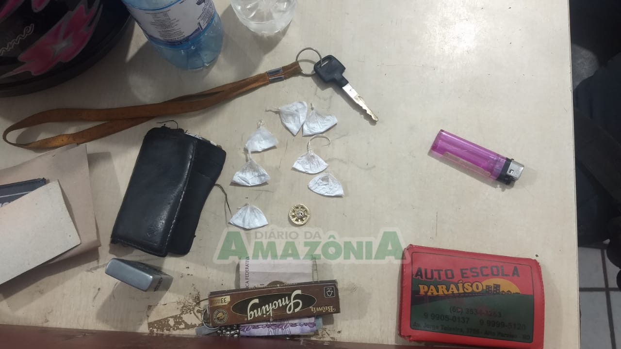 HOMEM É PRESO VENDENDO DROGAS EM FRENTE DE BOATE NA ZONA LESTE - News Rondônia