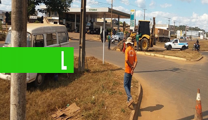 LIMPEZA DE MEIO-FIO E PRAÇAS RETIRAM TERRA, VEGETAÇÃO E LIXO DAS RUAS E LOGRADOUROS PÚBLICOS - News Rondônia