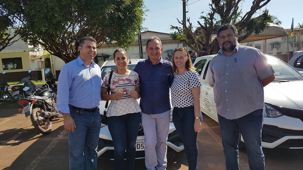 ROLIM DE MOURA - PREFEITO LUIZÃO DO TRENTO E SENADOR MARCOS ROGÉRIO ENTREGAM VEÍCULOS PARA AS UNIDADES DE SAÚDE - News Rondônia
