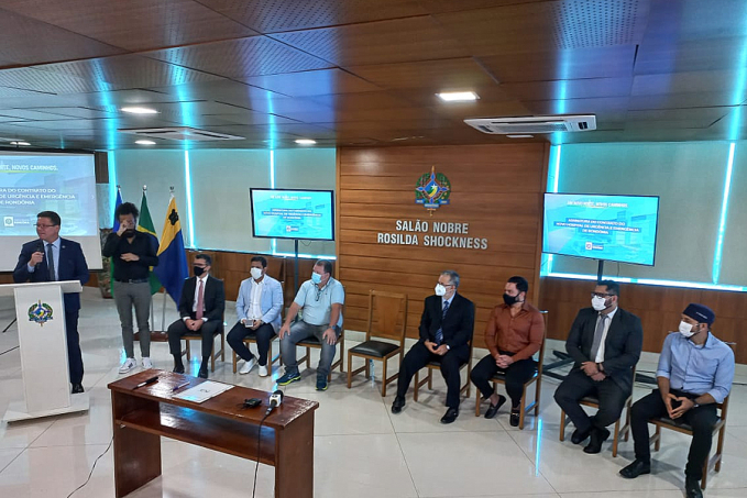 Deputado Jair Montes participa da assinatura do contrato para construção do Heuro - News Rondônia
