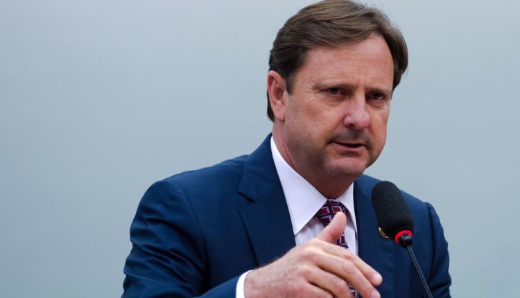 SENADOR ACIR GURGACZ DEIXA HOSPITAL E É LEVADO PARA DELEGACIA DA PF - News Rondônia
