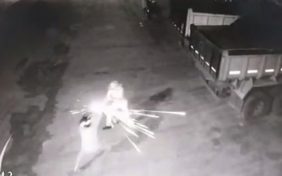 VÍDEO: Vigilante de 76 anos mata um suspeito, atira em outro e impede furto - News Rondônia