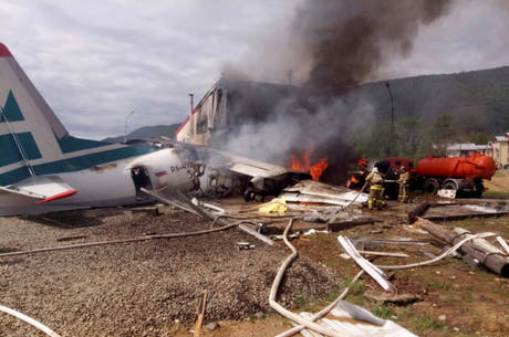 AVIÃO DE PASSAGEIROS CAI NO LESTE DA RÚSSIA E MATA DUAS PESSOAS - News Rondônia