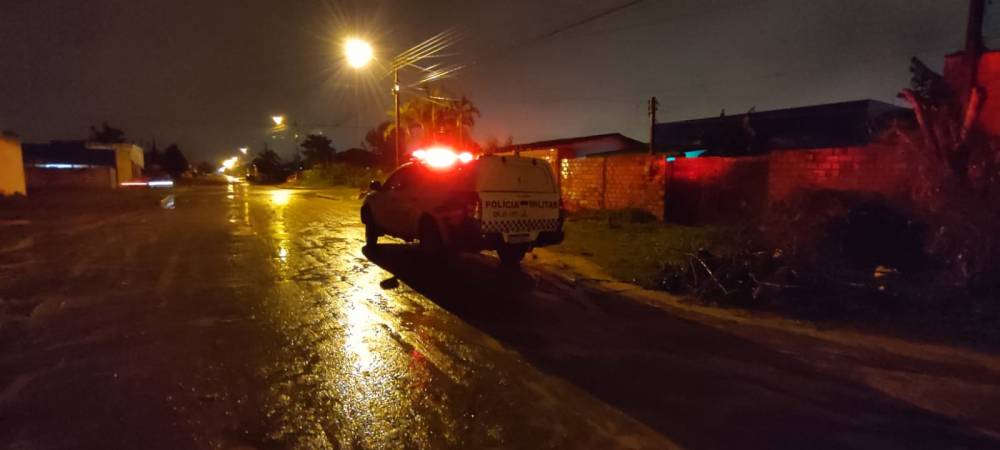 Atingido com dois tiros após discussão, homem de 38 anos passa por cirurgia e está na UTI