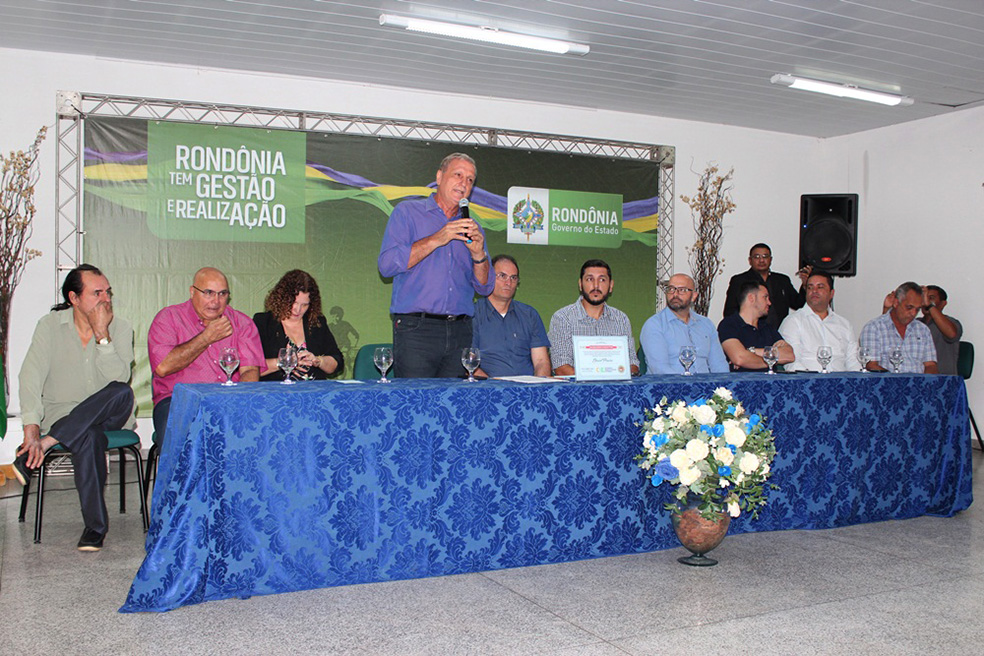 DEPUTADO ADELINO FOLLADOR PARTICIPA DA ENTREGA DE CAMINHÃO PARA AGRICULTORES DE ARIQUEMES - News Rondônia