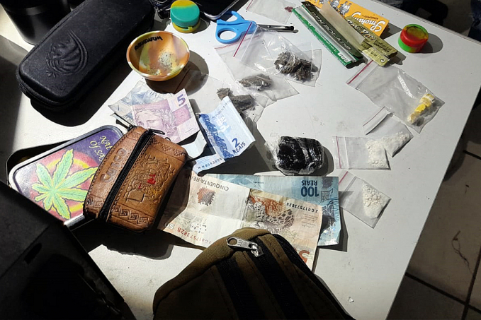 NO MORAR MELHOR: Casal é preso com drogas sintéticas e super maconha em automóvel - News Rondônia
