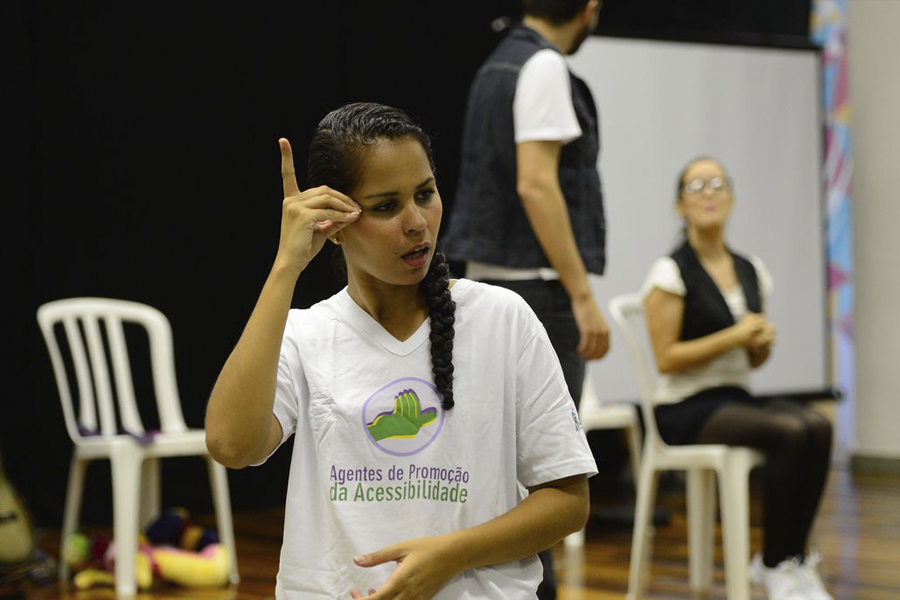 Surdos defendem Libras como segundo idioma oficial do Brasil - News Rondônia