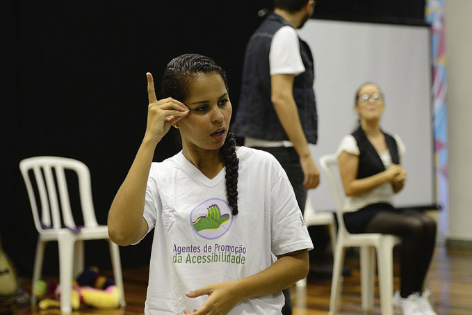 Surdos defendem Libras como segundo idioma oficial do Brasil - News Rondônia