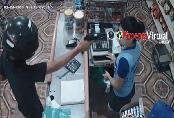 CÂMERA FLAGRA AÇÃO DE BANDIDOS DURANTE ASSALTO EM SUPERMERCADO - VÍDEO - News Rondônia