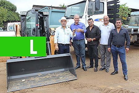 ADELINO FOLLADOR ENTREGA MÁQUINA E REAFIRMA APOIO A BURITIS - News Rondônia