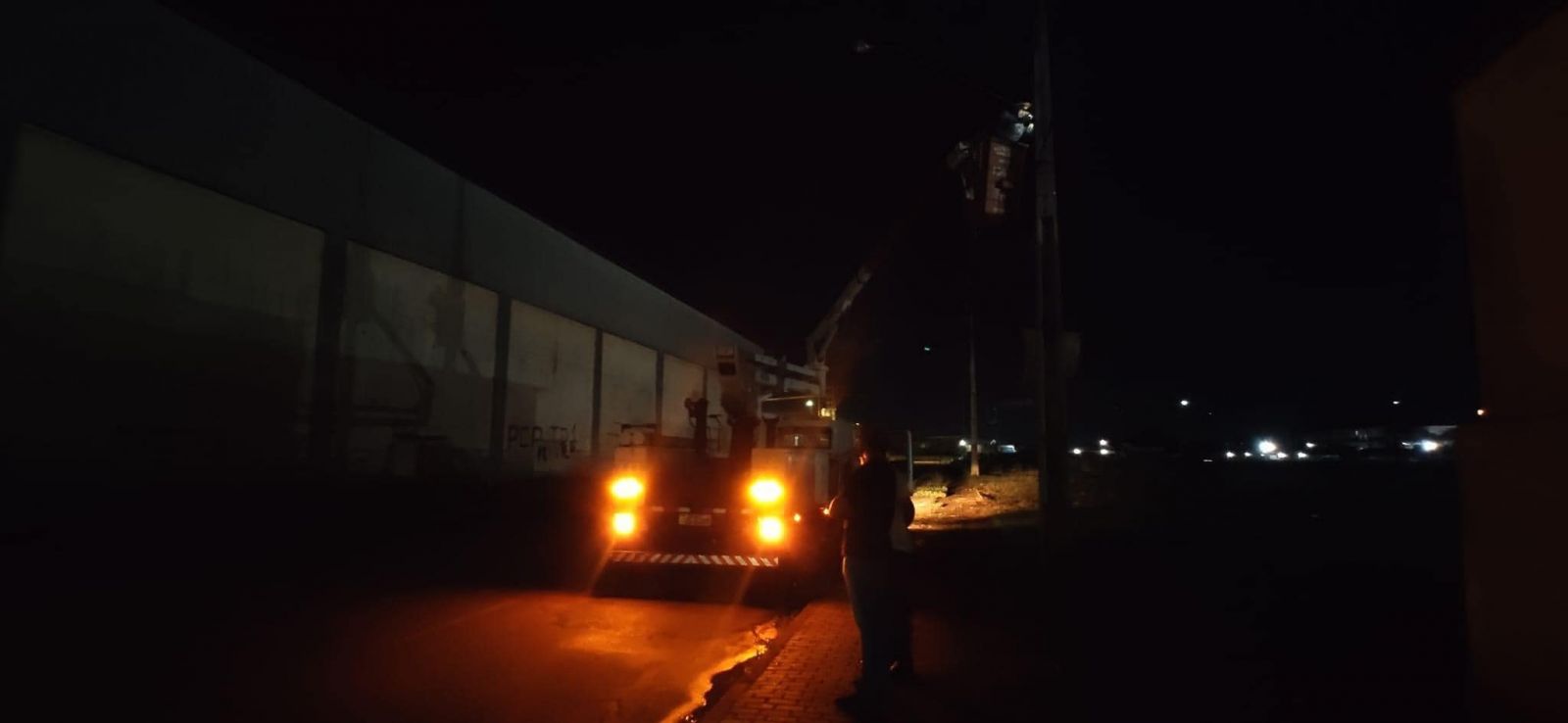 Emdur revitaliza iluminação pública no Morar Melhor através de pedido do vereador Edimilson Dourado - News Rondônia