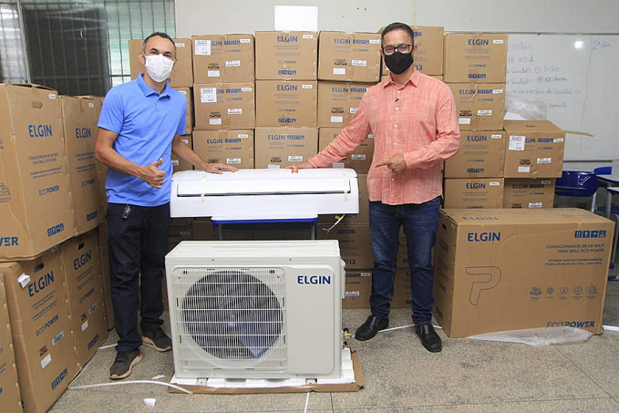 Deputado Anderson retorna em escola que foi aluno do primário para entregar centrais de ar condicionado para climatizar 100% das salas de aula - News Rondônia