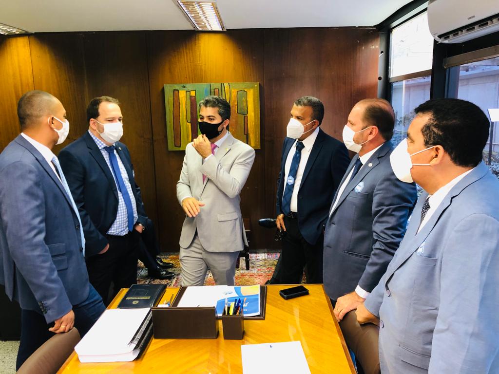 Deputados entregam relatório da CPI da Energisa ao senador Marcos Rogério - News Rondônia