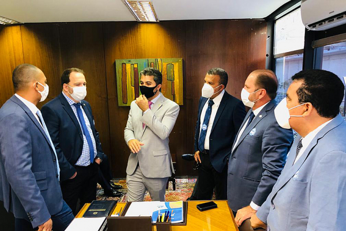 Deputados entregam relatório da CPI da Energisa ao senador Marcos Rogério - News Rondônia