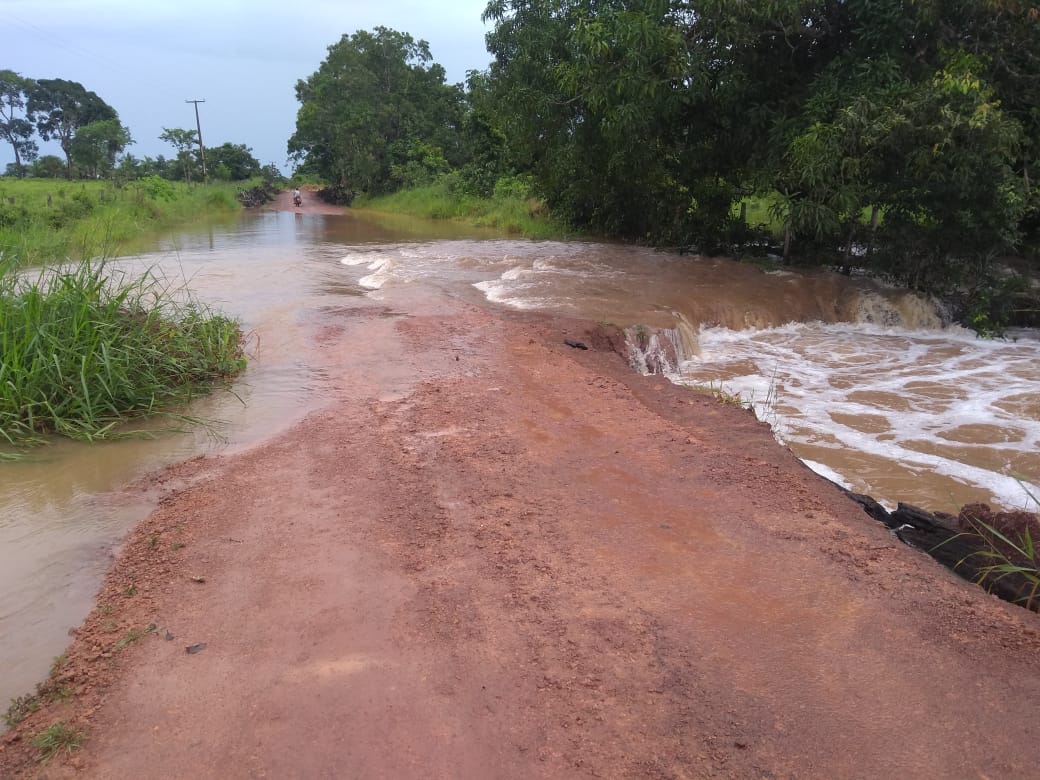 CHUVA: SECRETÁRIO DE OBRAS MONITORA PONTOS DE ALAGAMENTOS EM ROLIM DE MOURA - News Rondônia