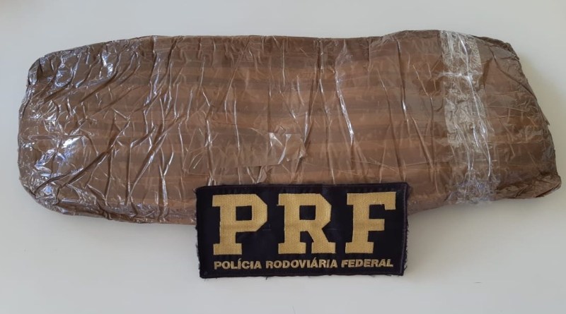 PRF CUMPRE MANDADO DE PRISÃO E PRENDE MULHER POR TRÁFICO DE DROGAS - News Rondônia