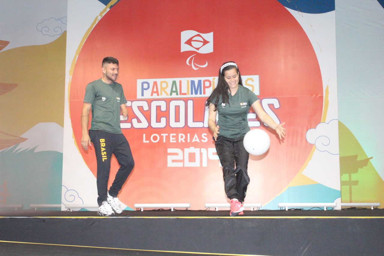 VELOCISTA PARALÍMPICO PETRÚCIO CONTAGIA PARATLETAS DE RONDÔNIA NA ABERTURA DAS PARALIMPÍADAS ESCOLARES - News Rondônia