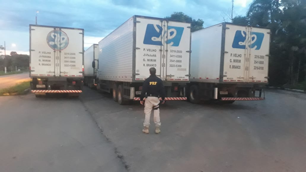 PRF FLAGRA 13 CAMINHÕES TRANSPORTANDO INDEVIDAMENTE PRODUTOS PERIGOSOS - News Rondônia