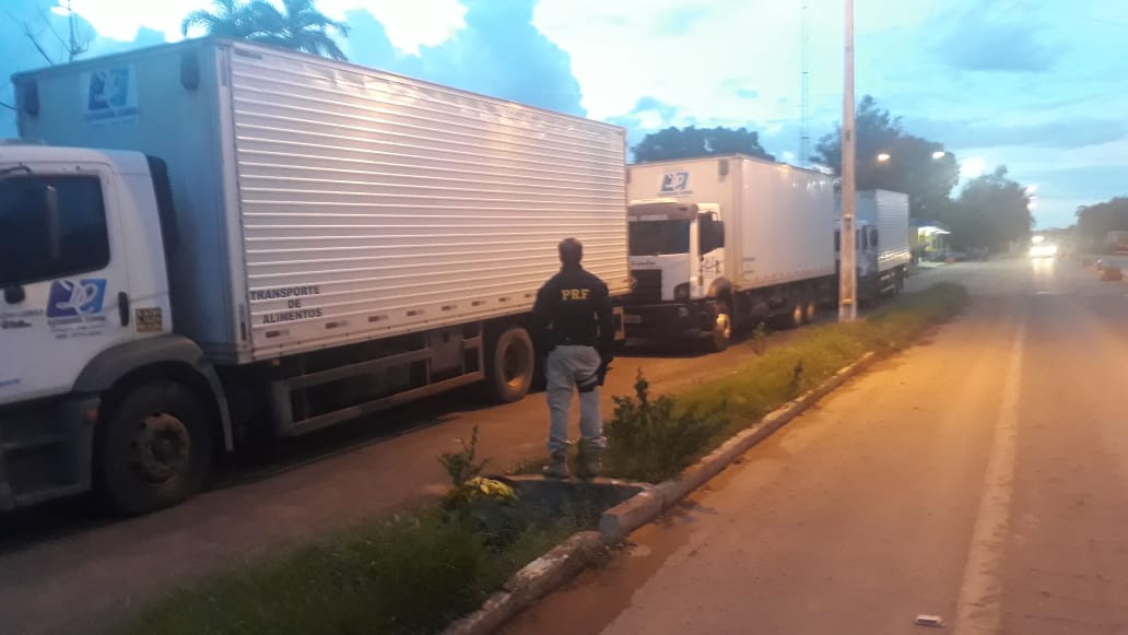 PRF FLAGRA 13 CAMINHÕES TRANSPORTANDO INDEVIDAMENTE PRODUTOS PERIGOSOS - News Rondônia